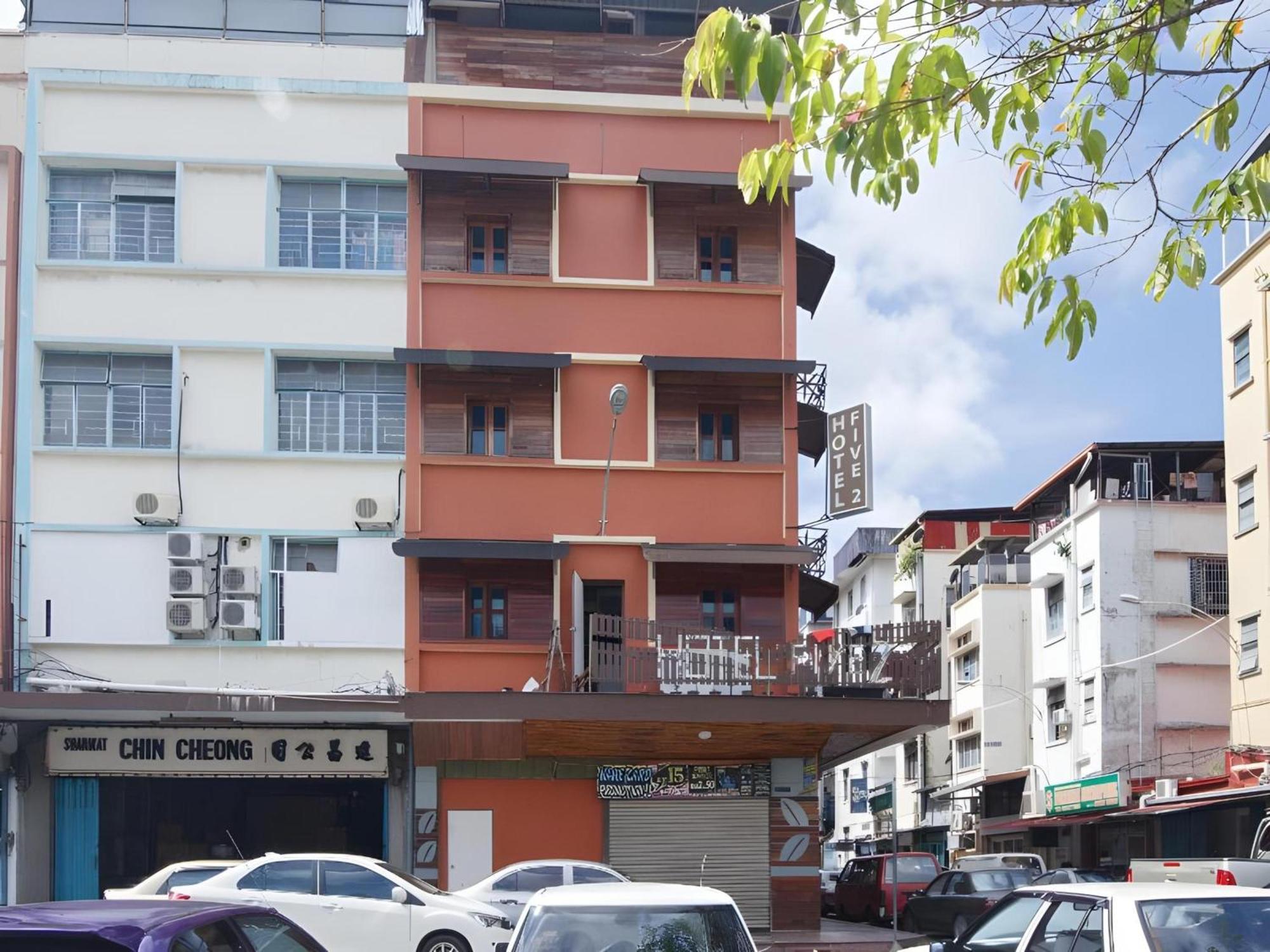 Oyo 210 Hotel Five 2 Kota Kinabalu Exterior foto